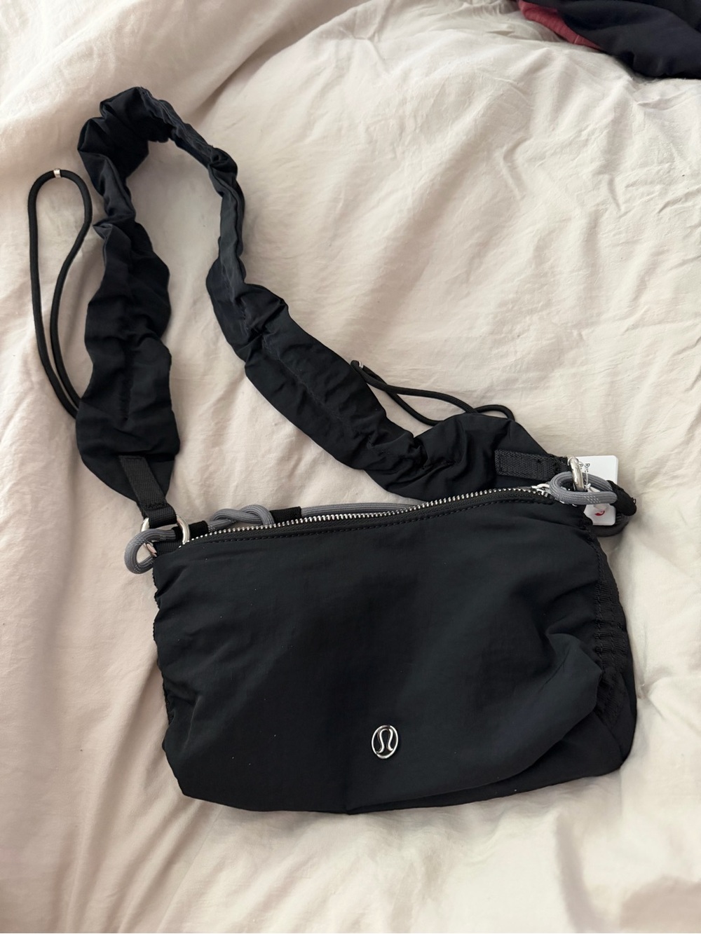 Lululemon ruched shoulder bag mini sold out